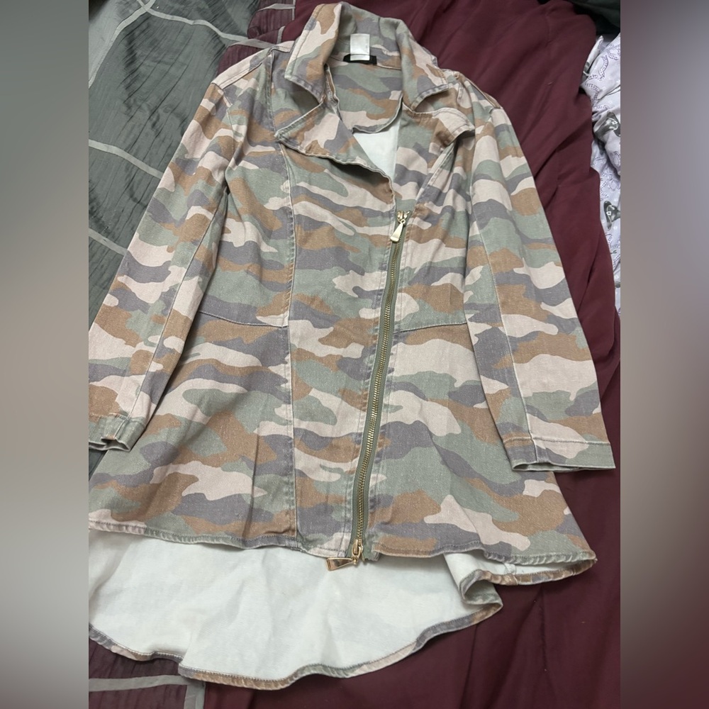 Camo lace up jacket by Venus.